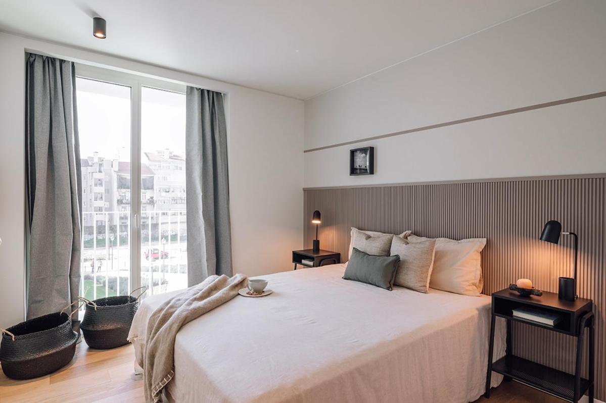Almeirim - 2 Bedroom And Balcony In Areeiro Apartment